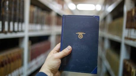 100 Jahre Hitlers "Mein Kampf": Jedes Wort trieft vor Gift