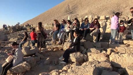 Nemrut Dağı’nda hafta sonu turist yoğunluğu