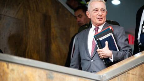 Condenado a 12 años de prisión domiciliaria el expresidente colombiano Álvaro Uribe