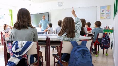 Por qué los niños con menos ingresos envejecen antes que los más ricos: su edad biológica es hasta 10 años mayor