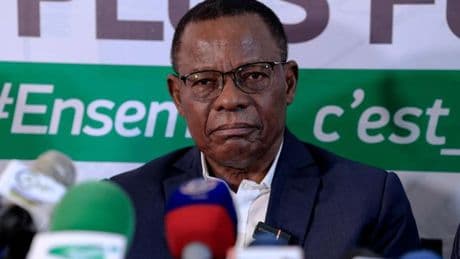 Au Cameroun, le principal opposant de Paul Biya évincé : “Le contraire aurait étonné”