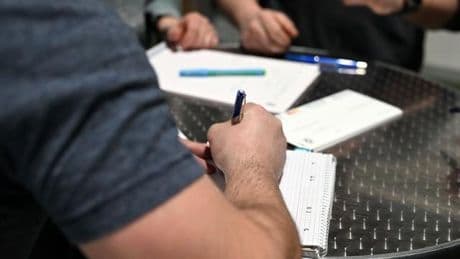 Arbeitszufriedenheit: Krankenkasse: Generationenkonflikte in Betrieben