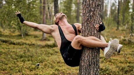 Finlandia, el país que ha hecho que abrazar árboles sea una competición mundial