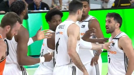 Tremendo enganchón entre dos jugadores del Real Madrid: ¡a Campazzo le tienen que separar!