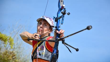 Beatriz Gómez, experta en Ciberdelincuencia condecorada por el Servicio Secreto de EEUU y campeona de España de tiro con arco: "Me ayuda en los momentos de tensión"