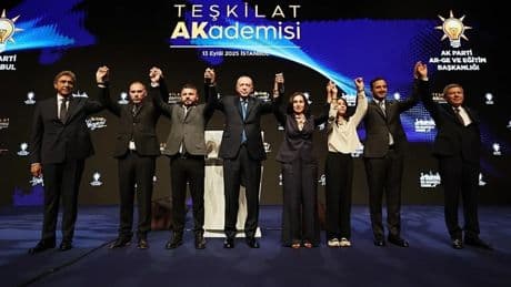 AK Parti’ye katılımlar devam ediyor
