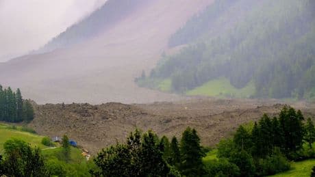 Unglück in den Alpen: Nach Gletscherabbruch droht Flutwelle in der Schweiz