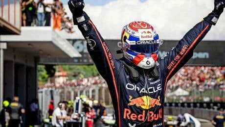 LIVE F1 - Max Verstappen na winst in Imola ingelicht over titel PSV: ’Helemaal top’