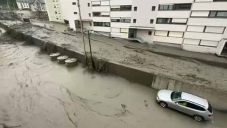 Un mois de pluie en quelques heures: les images de l'orage qui a fait un mort en Savoie et en Italie