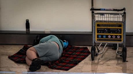 Madrid habilitará un dispositivo de emergencia para personas que pernoctan en Barajas