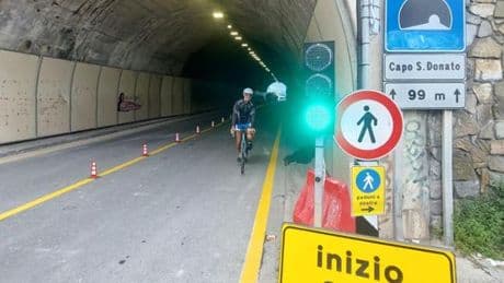 Finale, l’Aurelia riapre con i semafori. Il sindaco: “Versante in sicurezza”