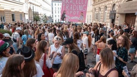 Taylor Swift: Ein Jahr nach Terroralarm versammeln sich Fans der Sängerin in Wien