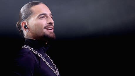 « C’est vraiment irresponsable » : le chanteur Maluma tance une fan venue avec un bébé à son concert