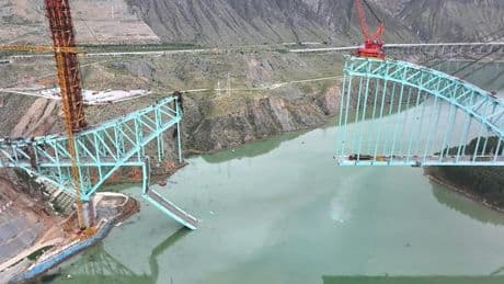 Brug in China stort in: zeker twaalf doden