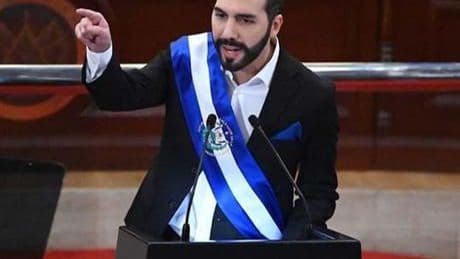 El Salvador'da devlet başkanına sınırsız adaylık yolunu açan yasa teklifi meclisten geçti