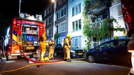 Brand na explosie bij portiekflat in Rotterdam
