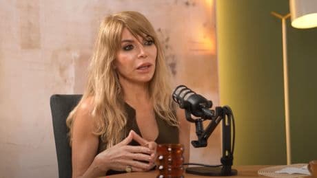 Mar Casas, experta en protocolo: “Hay que quitarse las gafas de sol cuando entablamos una conversación desde el minuto uno. El cerebro piensa que hay peligro y no da confianza”