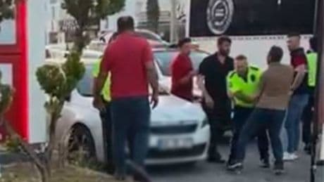 Alkollü şüpheliler polise saldırdı: 2 yaralı, 3 gözaltı