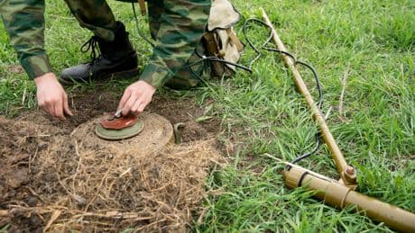 De la Finlande à l’Ukraine, pourquoi les mines antipersonnel font leur retour en Europe