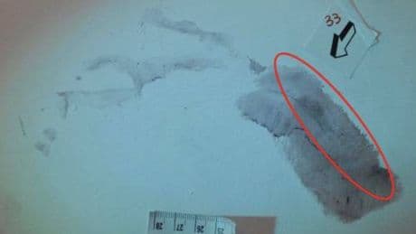 Il giallo dell’impronta numero 33 vicino al corpo di Chiara