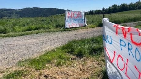 Des habitants du Beaujolais s'inquiètent de l'éventuelle arrivée d'un site de stockage d'électricité porté par Voltalia. Ils craignent des nuisances, voire le risque d'incendie.