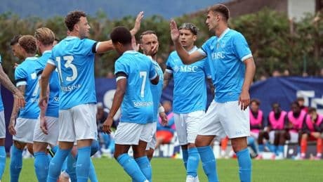 <p>Il Napoli scopre Lucca, bene anche De Bruyne: Conte via da Dimaro con la vittoria sul Catanzaro</p>