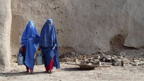 La CPI emite órdenes de arresto contra dos líderes talibanes por persecución de género contra las niñas y mujeres afganas