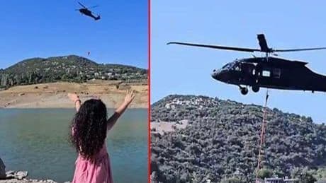 Skorsky tipi askeri helikopteri görünce elini kaldırdı! Küçük kıza unutulmaz anı