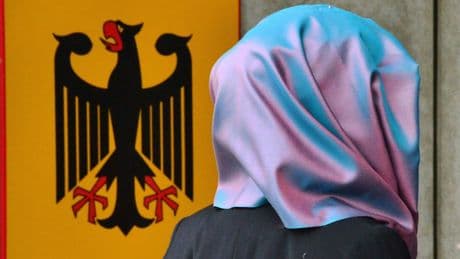 Abschaffung des Neutralitätsgesetzes - Grüne wollen Kopftuch auch bei Polizei