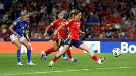 España remonta ante Italia y accede a cuartos de la Eurocopa como primera de grupo e invicta