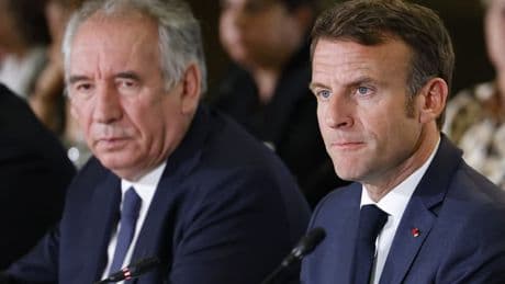 Huit motions de censure, trois Premiers ministres, onze groupes parlementaires... Ces chiffres fous, un an après la dissolution