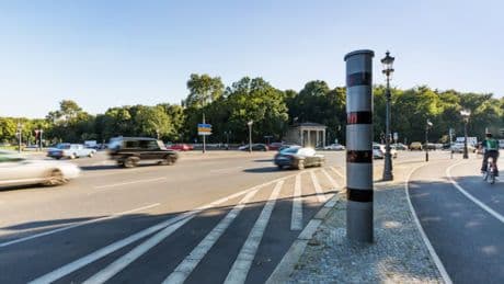 Blitzersäule hat SUV-Fahrer im Visier: Autofahrer sind verwirrt