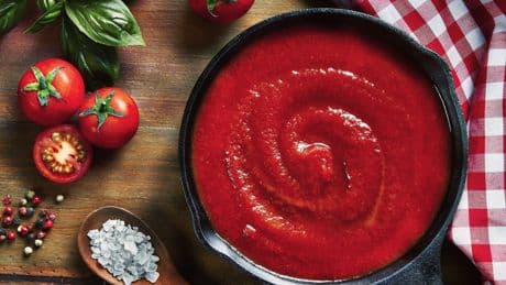 Besser vermeiden: Diese zwei Zutaten ruinieren jede Tomatensauce