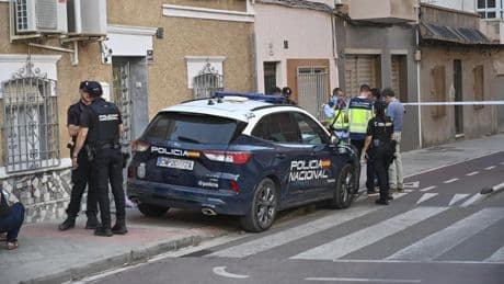 Muere una mujer apuñalada en Almería y su presunto asesino se intenta suicidar