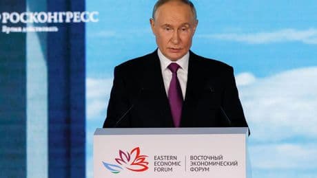 Wirtschaftsforum in Russland: Putin deutet Kritik an Trumps Zollpolitik an