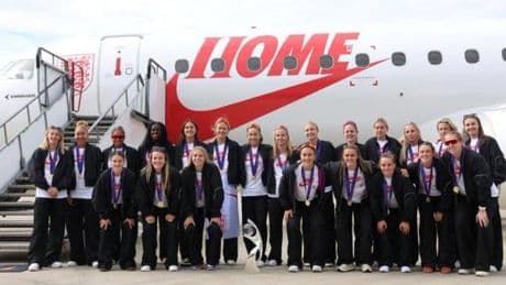 Las campeonas de la Eurocopa, recibidas como heroínas