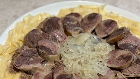 Le “kazy” ouzbek, une glorieuse saucisse de viande de cheval