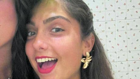 Morte di Simona, famiglia in caserma. Domani l'autopsia