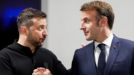 Guerre en Ukraine: Emmanuel Macron "réitère le soutien de la France" à Kiev, tout en "réaffirmant l'importance de la lutte contre la corruption"