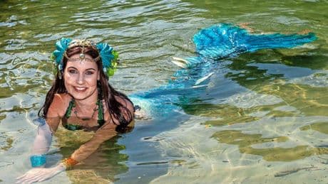 Marijke (36) gaf 3500 euro uit aan zeemeerminstaart: ’Vrijheid onder water geeft me veel positieve energie’