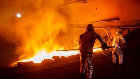 "Concurrence faussée" et "surcapacités" : la Chine accusée de plomber le marché mondial de l'acier