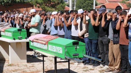 Kübra ve annesini takip edip 22 el ateş etti!