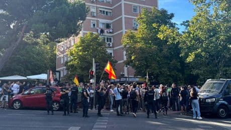 Miembros de Vox se concentran en Hortaleza ante el &quot;miedo&quot; de los vecinos
