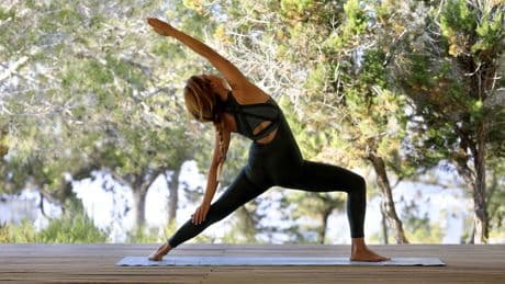 El establecimiento de contactos mejora haciendo hot yoga