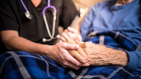 Parkinson'un erken uyarı işareti olabilir: Uzmanlar "asla görmezden gelmeyin" diyor