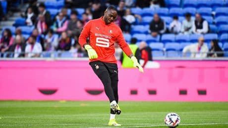 Rennes: "Pas de jubilé à Marseille" pour Mandanda, encore en réflexion sur son avenir