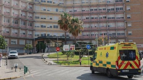 La menor de 17 años quemada por su pareja en Canarias ya está ingresada en la Unidad de Grandes Quemados de Sevilla