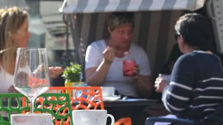 Küsten-Urlauber bekommen die Folgen des Personalmangels jetzt direkt zu spüren