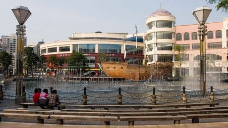 'World's biggest' shopping centre that now sits mostly abandoned