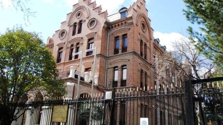 Las iglesias evangélicas 'conquistan' Madrid: 7 de cada 10 lugares de culto son suyos frente al 11% de las mezquitas
